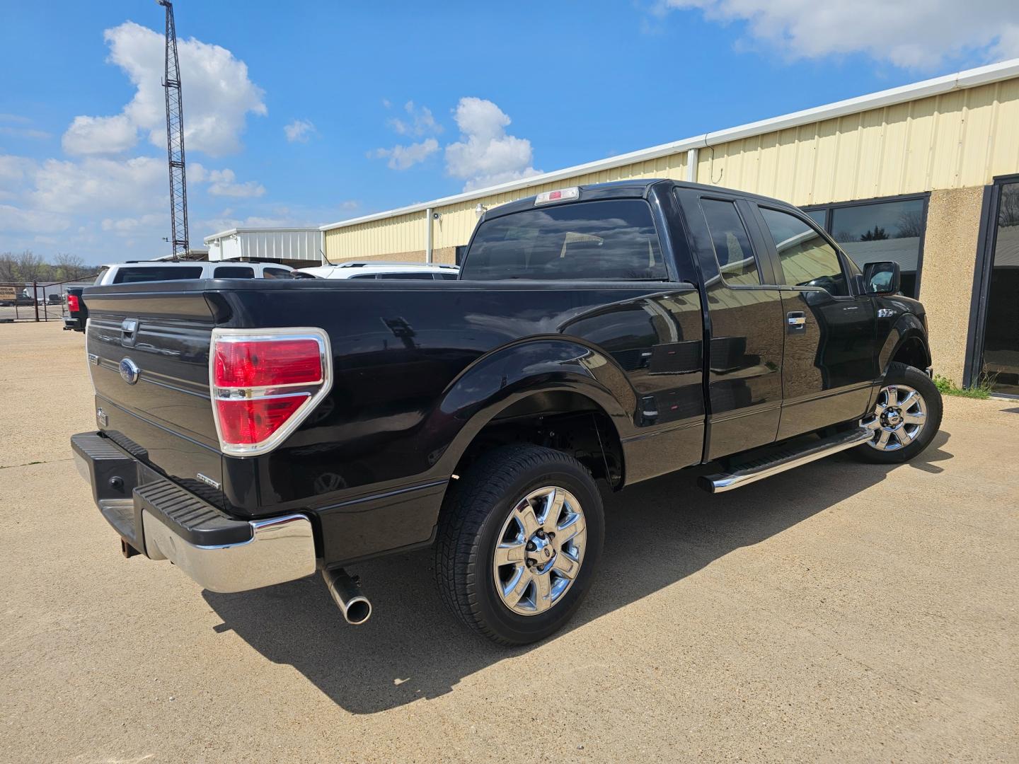 2013 BLACK Ford F-150 XLT SuperCab 8-ft. Bed 2WD (1FTEX1CM6DK) with an 3.7L V6 DOHC 24V engine, 6-Speed Automatic transmission, located at 533 S Seven Points BLVD, Seven Points, TX, 75143, (430) 255-4030, 32.313999, -96.209351 - Photo#2